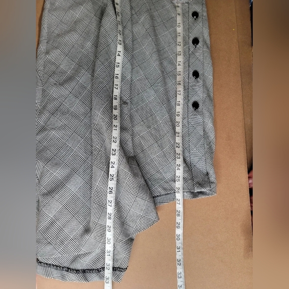 NWT VERVE Blues Check Asymmetrical Gray w/Buttons $60 Skirt Size-4 - Picture 7 of 8